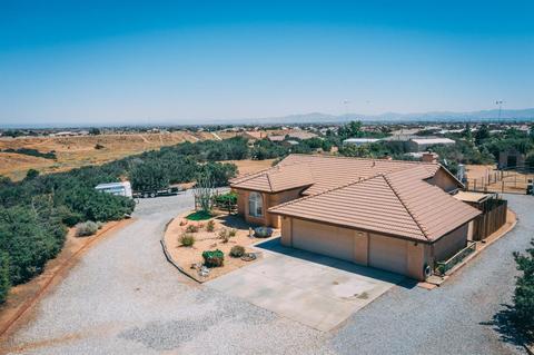 8141 Del Ct, Phelan, CA 92371 photo 2