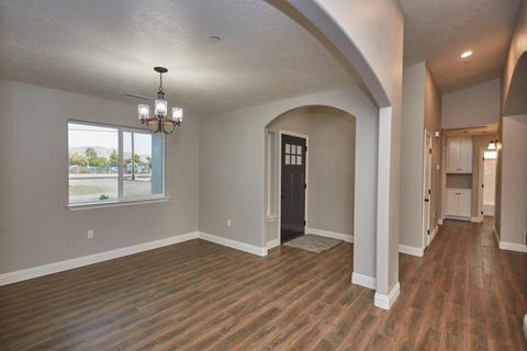 8075 Mono Dr, Hesperia, CA 92345 photo 6