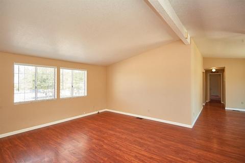 6191 Cherry Ct, Phelan, CA 92371 photo 11
