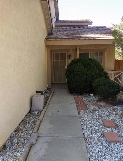 10784 Dove Ct, Adelanto, CA 92301 photo 2
