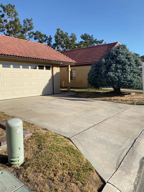 11683 Pepper Ln, Apple Valley, CA 92308 photo 2