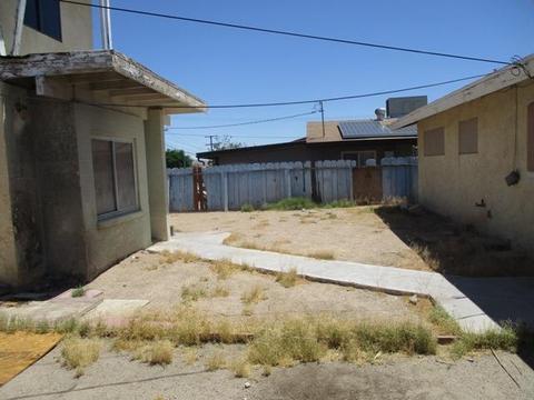 1129 Elizabeth St, Barstow, CA 92311 photo 3