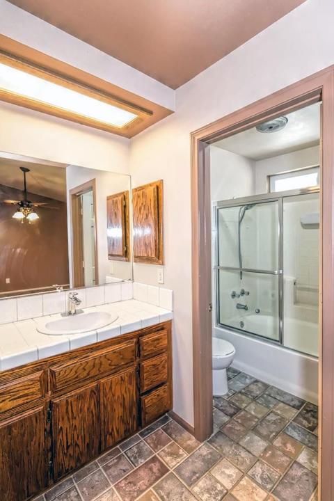 6821 Oak Hill Rd, Oak Hills, CA 92344 photo 20
