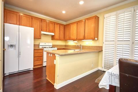 7249 Las Palmas Dr, Fontana, CA 92336 photo 7