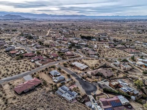 17143 Pahata Ct, Apple Valley, CA 92307 photo 4