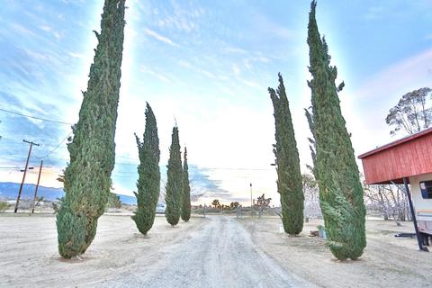 10425 Paramount Rd, Phelan, CA 92371 photo 72
