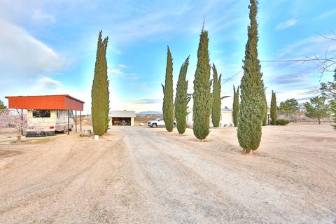 10425 Paramount Rd, Phelan, CA 92371 photo 6