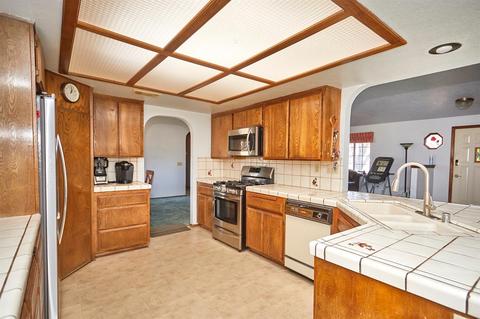 17185 Redding St, Hesperia, CA 92345 photo 3