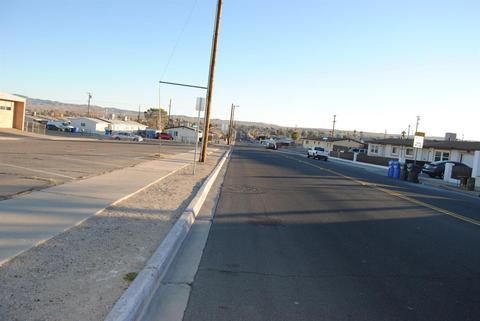 944 Carson St, Barstow, CA 92311 photo 3