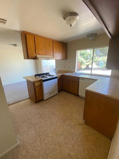 13523 Yakima Rd, Apple Valley, CA 92308 photo 5