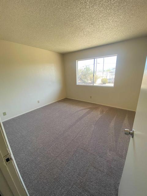 13523 Yakima Rd, Apple Valley, CA 92308 photo 6