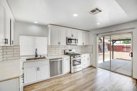 11524 Spring St, Adelanto, CA 92301 photo 17