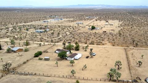 6833 Camellia Rd, Phelan, CA 92371 photo 18