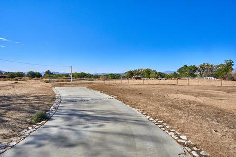 14440 Riverside Dr, Apple Valley, CA 92307 photo 5