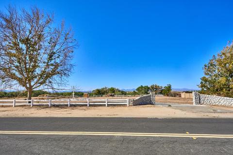 14440 Riverside Dr, Apple Valley, CA 92307 photo 3