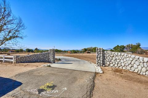 14440 Riverside Dr, Apple Valley, CA 92307 photo 4
