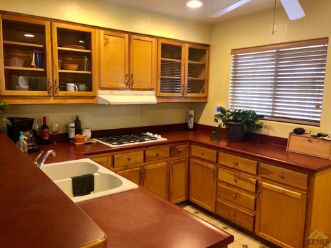 101 E San Emidio St, Taft, CA 93268 photo 4