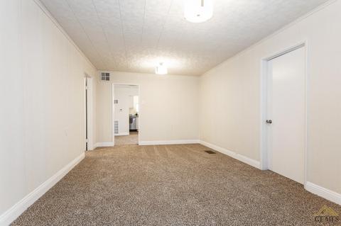 607 Fillmore St, Taft, CA 93268 photo 2