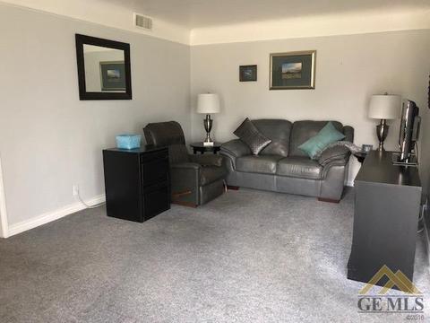 220 E Kern St, Taft, CA 93268 photo 5