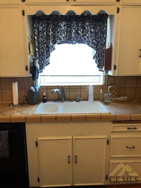220 E Kern St, Taft, CA 93268 photo 8