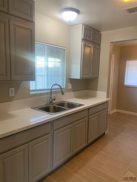 701 D St, Taft, CA 93268 photo 8
