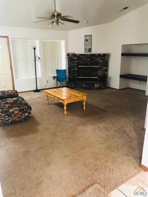 19700 Apache St, Tehachapi, CA 93561 photo 2