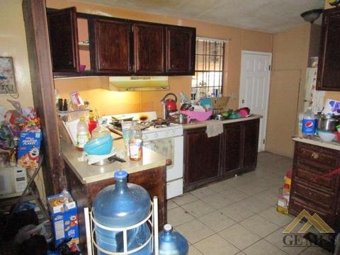 10439 Brutton St, Delano, CA 93215 photo 5