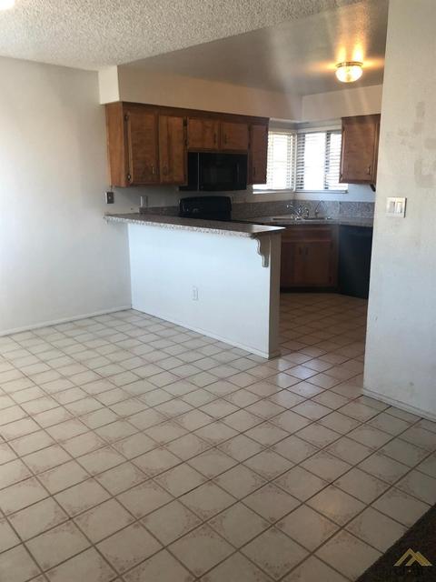 8901 Eucalyptus Dr, Bakersfield, CA 93306 photo 4
