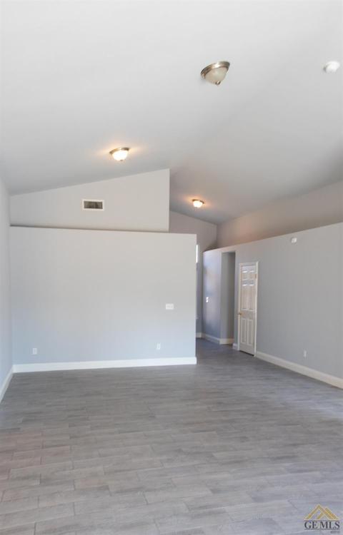 8709 Domingo St, Bakersfield, CA 93313 photo 5