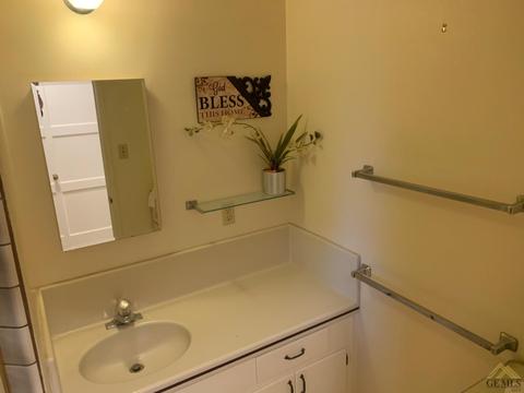 214 E Lucard St, Taft, CA 93268 photo 18