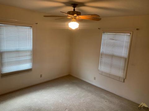 214 E Lucard St, Taft, CA 93268 photo 7