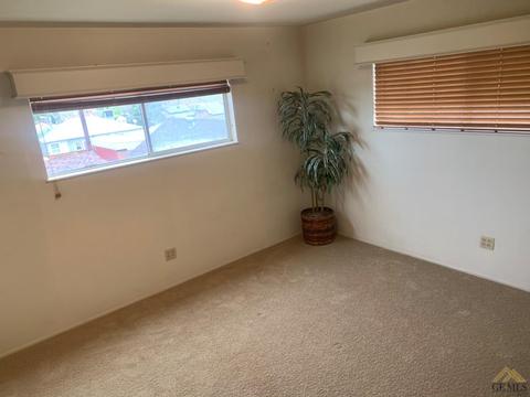 214 E Lucard St, Taft, CA 93268 photo 5