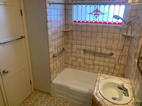 214 E Lucard St, Taft, CA 93268 photo 9