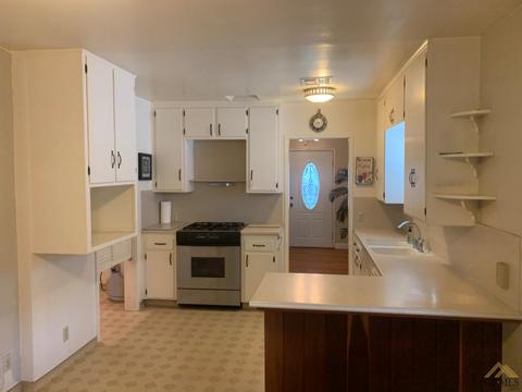 214 E Lucard St, Taft, CA 93268 photo 13