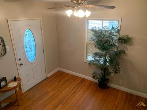 214 E Lucard St, Taft, CA 93268 photo 3