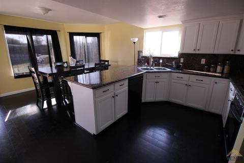 1609 Brandy Ct, Bakersfield, CA 93307 photo 3