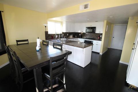 1609 Brandy Ct, Bakersfield, CA 93307 photo 2