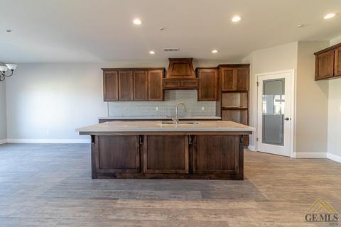 512 Rodeo St, Shafter, CA 93263 photo 2
