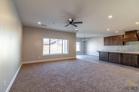 512 Rodeo St, Shafter, CA 93263 photo 3