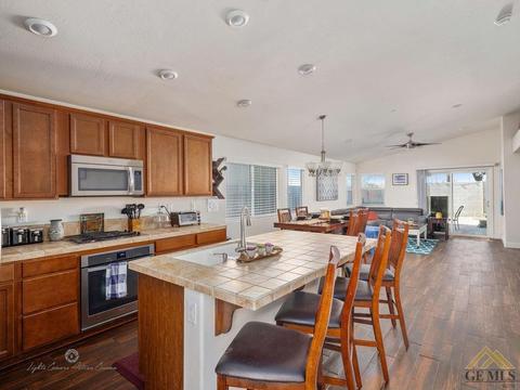 6407 Declaration Way, Bakersfield, CA 93313 photo 4