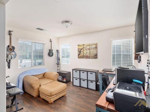 6407 Declaration Way, Bakersfield, CA 93313 photo 9