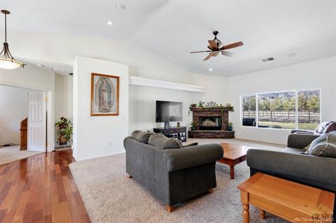 23481 Lakeview Dr, Tehachapi, CA 93561 photo 3