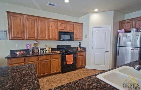 2001 Bloomfield Ave, Wasco, CA 93280 photo 3