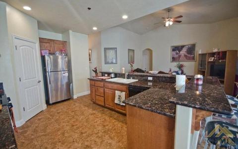 2001 Bloomfield Ave, Wasco, CA 93280 photo 5