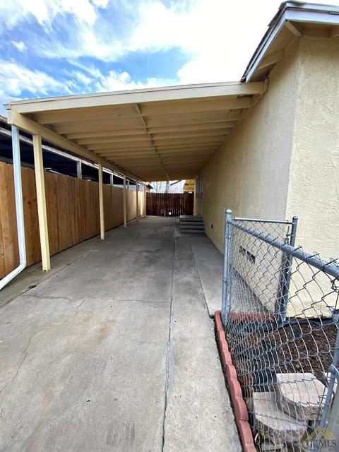 1111 Eureka St, Bakersfield, CA 93305 photo 3
