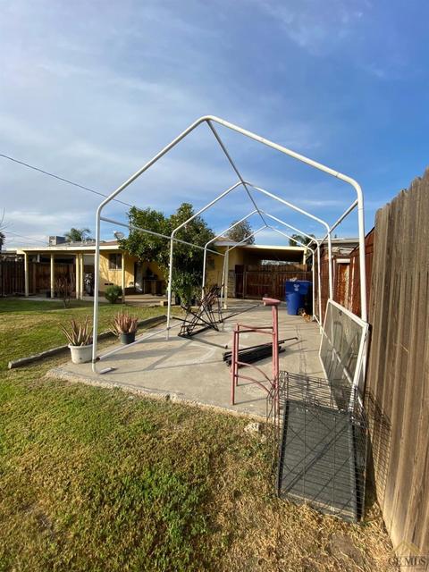 1111 Eureka St, Bakersfield, CA 93305 photo 4