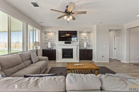 101 Hammersmith Dr, Bakersfield, CA 93314 photo 4