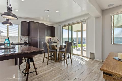 101 Hammersmith Dr, Bakersfield, CA 93314 photo 7