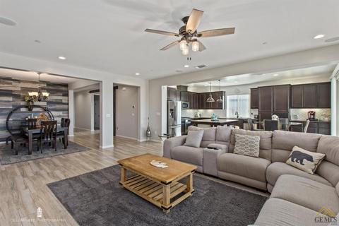 101 Hammersmith Dr, Bakersfield, CA 93314 photo 5