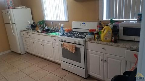 215 E Warren Ave, Bakersfield, CA 93308 photo 6